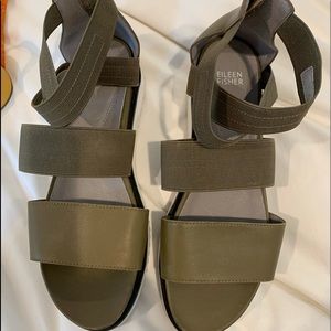 🌼EILEEN FISHER Klay Sporty Sandals Olive Green Size 9